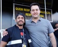 O governador Carlos Massa Ratinho Junior disse neste sábado (27) que o Governo do Paraná prepara, em parceria com motociclistas, uma agenda turística robusta para integrar ainda mais os clubes e potencializar as viagens ao encontro das belezas naturais do Estado. Ele participou das comemorações da 1ª Moto União, no Palácio Iguaçu, evento idealizado pelo Departamento de Trânsito do Paraná (Detran-PR) que passa a fazer parte do calendário estadual em razão do Dia do Motociclista. 