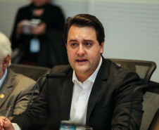 O governador Carlos Massa Ratinho Júnior recebe nesta segunda-feira (29),  prefeitos da Margem do Rio Paranapanema para tratar da retirada da energia vendida por usinas da formação do valor adicionado do ICMS. Curitiba, 29/07/2019 -Foto: Geraldo Bubniak/ANPr