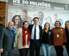 O governador Carlos Massa Ratinho Junior autorizou nesta terça-feira (30) o pagamento das progressões e promoções de carreira do Quadro Próprio do Poder Executivo (QPPE) e dos Servidores da Secretaria de Estado da Saúde (QPSS). A implantação dos avanços representa um investimento de R$ 30 milhões na folha do Estado.