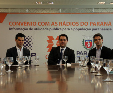 A Copel renovou a parceria que mantém há 30 anos com a Associação das Emissoras de Radiodifusão do Paraná (Aerp) para a veiculação de mensagens de utilidade pública sobre fornecimento, geração e transmissão de energia