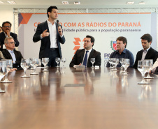 A Copel renovou a parceria que mantém há 30 anos com a Associação das Emissoras de Radiodifusão do Paraná (Aerp) para a veiculação de mensagens de utilidade pública sobre fornecimento, geração e transmissão de energia