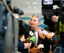 O governador Carlos Massa Ratinho Junior e o diretor-presidente da Itaipu, general Joaquim Silva e Luna, assinaram nesta quinta-feira (01), convênio para dar início à construção da segunda ponte ligando o Brasil ao Paraguai, em Foz do Iguaçu.