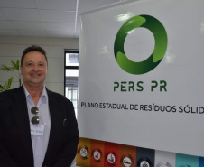 A gestão de resíduos sólidos e aplicação da logística reversa no Paraná foram temas da reunião realizada pela Secretaria de Estado do Desenvolvimento Sustentável e do Turismo, na quarta-feira (31), no Palácio das Araucárias, em Curitiba