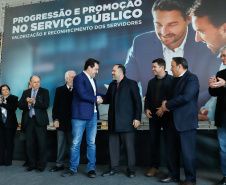 O governador Carlos Massa Ratinho Junior assina nesta segunda-feira (05), promoções e progressões da Administração Indireta: DETRAN, ADAPAR, IAPAR, EMATER, PGE, CRE, AGEPAR e Advogados do Estado. O ato acontece no Palácio Iguaçu.Curitiba, 05/08/2019