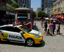 Policiamento movel no calcadao da rua XV,centro.Foto - Antonio Costa/Arquivo/ANPr
