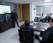 O governador Carlos Massa Ratinho Junior e o secretário nacional de Aviação Civil, Ronei Glanzmann, anunciaram nesta terça-feira (6), em Brasília, que a ampliação da pista do Aeroporto Internacional de Foz do Iguaçu (Cataratas) será feita antes da concessão para a iniciativa privada.