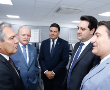 O governador Carlos Massa Ratinho Junior e o secretário nacional de Aviação Civil, Ronei Glanzmann, anunciaram nesta terça-feira (6), em Brasília, que a ampliação da pista do Aeroporto Internacional de Foz do Iguaçu (Cataratas) será feita antes da concessão para a iniciativa privada.