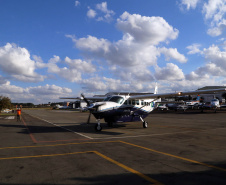 O Paraná passa a ter a maior malha aeroviária do País com o início nesta quarta-feira (07) do programa Voe Paraná. O novo pacote aéreo regional foi lançado pelo governador Carlos Massa Ratinho Junior no Aeroporto do Bacacheri, em Curitiba, e vai atender 12 cidades, de todas as regiões do Estado.Foto Gilson Abreu AENPr