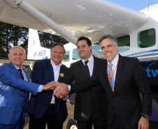 O Paraná passa a ter a maior malha aeroviária do País com o início nesta quarta-feira (07) do programa Voe Paraná. O novo pacote aéreo regional foi lançado pelo governador Carlos Massa Ratinho Junior no Aeroporto do Bacacheri, em Curitiba, e vai atender 12 cidades, de todas as regiões do Estado.Foto Gilson Abreu AENPr