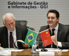 O governador Carlos Massa Ratinho Junior e técnicos da Secretaria de Infraestrutura e Logística apresentaram nesta quarta-feira (7) ao grupo China Merchants projetos ferroviários de curto, médio e longo prazos no Paraná