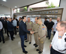 O governador Carlos Massa Ratinho Junior reúne-se com prefeitos na sede da Associação dos Municípios do Sudoeste do Paraná (Amsop), em Francisco Beltrão e assina autorização para licitações de obras para a infraestrutura urbana