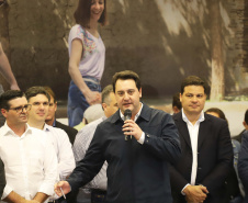 O governador Carlos Massa Ratinho Junior reúne-se com prefeitos na sede da Associação dos Municípios do Sudoeste do Paraná (Amsop), em Francisco Beltrão e assina autorização para licitações de obras para a infraestrutura urbana