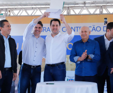 O governador Carlos Massa Ratinho Junior assinou nesta quinta-feira (8) a ordem de serviço para início das obras para contenção de enchentes do Rio Marrecas, em Francisco Beltrão, no Sudoeste do Estado. O Governo do Estado está investindo R$ 30 milhões nesta primeira etapa da obra.