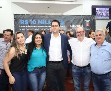 O governador Carlos Massa Ratinho Junior participa nesta sexta-feira (09), em na câmara de Toledo, a liberação de recursos para municípios da região Oeste. Participaram: prefeito de Toledo, Lucio De Marchi; secretário Chefe da Casa Civil, Guto Silva; de Desenvolvimento Urbano, João Carlos Ortega; do Planejamento, Valdemar Jorge e da Infraestrutura e Logística, Sandro Alex; deputados e demais autoridades.Toledo, 09-08-19.Foto: Arnaldo Alves / ANPr.