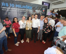 O governador Carlos Massa Ratinho Junior participa nesta sexta-feira (09), em na câmara de Toledo, a liberação de recursos para municípios da região Oeste. Participaram: prefeito de Toledo, Lucio De Marchi; secretário Chefe da Casa Civil, Guto Silva; de Desenvolvimento Urbano, João Carlos Ortega; do Planejamento, Valdemar Jorge e da Infraestrutura e Logística, Sandro Alex; deputados e demais autoridades.Toledo, 09-08-19.Foto: Arnaldo Alves / ANPr.