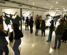 
Exposição "O que é original" do artista Marcelo Conrado e "Mestre de Obras" de Ivens Machado no Museu Oscar Niemeyer (MON).Curitiba, 11 de abril de 2019.Foto: Kraw Penas/SEEC