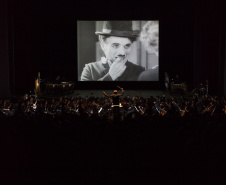 Tempos Modernos, um dos filmes mais conhecidos de Charlie Chaplin, será apresentado pela Orquestra Sinfônica do Paraná na semana que vem, com regência do maestro Stefan Geiger. Os concertos acontecem nos dias 22, às 20h30, no Teatro Positivo, e 25, às 10h30, no Teatro Guaíra.
