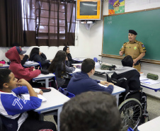 Escola Segura - Colégio Estadual Arnaldo Busato - cabo Oliveira, policial voluntário.Pinhais, 13-09-19.Foto: Arnaldo Alves / AEN.