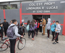 Escola Segura - Colégio Estadual Profa. Lindaura R. Lucas. - cabo Garcia, policial voluntário.São José dos Pinhais, 13-09-19.Foto: Arnaldo Alves / AEN.