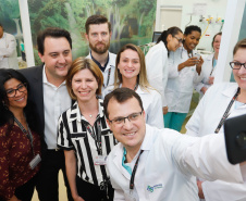 O Hospital de Reabilitação Ana Carolina Moura Xavier (CHR), de Curitiba, recebe dez novos leitos de Unidade de Terapia Intensiva (UTI). O espaço estava fechado há dez anos e foi inaugurado pelo governador Carlos Massa Ratinho Junior nesta terça-feira (1°). O investimento da Secretaria da Saúde na abertura da UTI é de R$ 1,5 milhão.
