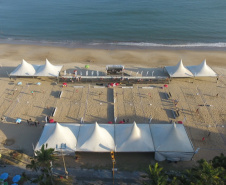 Os Jogos de Aventura e Natureza são palco do Caiobá Open de Beach Tennis, que faz parte do Circuito Mundial da Federação Internacional de Tênis (ITF, sigla em inglês). O evento começou nesta quinta-feira (24) e segue até domingo (27) na Praia Mansa, em Matinhos. Foto: Divulgação/ Esporte Paraná