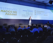 Com parceria da Copel, o Governo do Paraná lançou nesta quinta-feira (31) o Programa Ilumina Paraná, que vai permitir que municípios do Estado modernizem seus sistemas de iluminação pública – aumentando a segurança e reduzindo a conta de energia elétrica. Foto: José Fernando Ogura/AEN