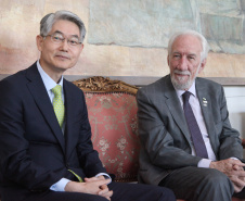 Vice-governador Darci Piana recebe o embaixador da Coreia do Sul,  Chan-Woo Kim. Curitiba,01/11/2019 - Foto: Ari Dias/AEN