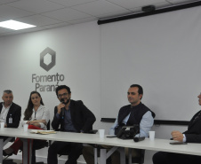 A diretoria e os funcionários da Fomento Paraná comemoraram nesta sexta-feira, em uma café da manhã, os 20 anos da instituição, que teve o funcionamento autorizado pelo Banco Central do Brasil em 08 de novembro de 1999 como Agência de Fomento do Paraná