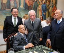 Lançamento de Livro e homenagem de universidades estaduais ao ex-governador Paulo Pimentel, no Salão Nobre do Palácio Iguaçu em Curitiba.   11/11/2019  -  Foto: Geraldo Bubniak/AEN
