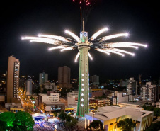 Festas de Natal já iluminam muitas cidades do Paraná. Francisco Beltrão. Foto: Prefeitura de Francisco Beltrão
