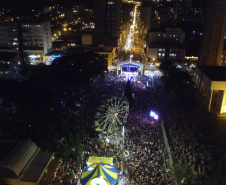 Festas de Natal já iluminam muitas cidades do Paraná. Francisco Beltrão. Foto: Prefeitura de Francisco Beltrão