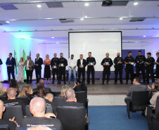 Agentes, instrutores, diretores de unidades e coordenadores regionais participaram da cerimônia de encerramento das atividades de 2019 da Escola Penitenciária (Espen), do Departamento Penitenciário do Paraná (Depen), que ocorreu nesta terça-feira (19), no auditório da Polícia Rodoviária Federal