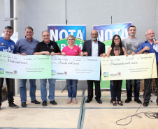 Prêmios do Nota Paraná são entregues em mutirão de serviços. Foto: Ari Dias/AEN