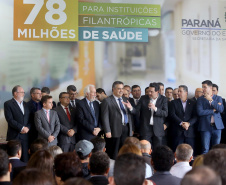 O governador Carlos Massa Ratinho Junior autorizou nesta terça-feira (3) o repasse de R$ 78 milhões para hospitais filantrópicos. Os recursos são destinados a obras (R$ 44,5 milhões) e equipamentos (R$ 33,5 milhões). É o maior pacote financeiro unificado da história às instituições, que atendem mais de 50% dos pacientes do Sistema Único de Saúde (SUS) no Paraná. Curitiba,03/12/2019 Foto:Jaelson Lucas / AEN