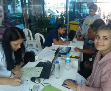 A feira de serviços Paraná Cidadão registrou cerca de 13 mil atendimentos em Cascavel. A ação ofereceu mais de 30 serviços, entre eles a emissão da carteira de identidade, carteira de trabalho e CPF. Foto: SEJUF