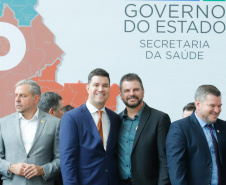 O governador Carlos Massa Ratinho Junior autorizou nesta quarta-feira (11), em cerimônia no Palácio Iguaçu, a liberação de R$ 168 milhões para a saúde pública de 297 municípios paranaenses. 