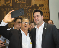 O governador Carlos Massa Ratinho Junior confirmou nesta terça-feira (17), durante evento no Palácio Iguaçu, um grande pacote voltado para o meio ambiente e a sustentabilidade. Foram destinados, entre liberações diretas e convênios, R$ 65 milhões para 149 municípios do Estado. Foto: Arnaldo Alves/AEN