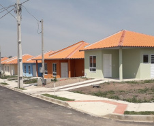 Cohapar, Caixa Econômica e prefeitura inauguraram conjunto habitacional com 128 imóveis em Santo Antônio da Platina, enquanto chaves de 47 unidades do programa Habita Paraná foram entregues à população de Cornélio Procópio. 