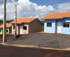 Com um investimento de R$ 723 mil do Governo do Paraná financiados junto ao Banco Interamericano de Desenvolvimento (BID) 12 famílias receberam imóveis novos completamente de graça.