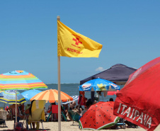 O Litoral do Paraná registrou nesta temporada o menor índice de afogamentos no mar dos últimos cinco anos. Nos primeiros 55 dias do Verão Maior foram registrados três óbitos, número 62,5% menor do que o registrado no mesmo período da temporada anterior, com oito casos.  Foto:SESP