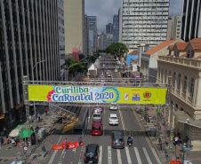 A previsão do tempo do Carnaval 2020 é a mesma para os que vão se fantasiar de zombies em Curitiba ou de passistas atrás dos trios elétricos no Litoral: temperaturas amenas e distantes da sensação de calor registrada nos últimos dias. Foto: José Fernando Ogura/AEM