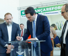 O governador Carlos Massa Ratinho Junior formaliza a convocação de aprovados do concurso de 2018 de escrivães da Polícia Civil do Paraná.