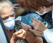Vacinação contra a gripe começa em todo o Paraná