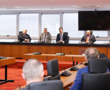 O governador Carlos Massa Ratinho Junior participou nesta quarta-feira (8) da posse do novo procurador-geral de Justiça, Gilberto Giacoia. Ele foi nomeado pelo chefe do Poder Executivo no final de março,  após ter sido o candidato mais votado pelos membros do Ministério Público do Paraná (MP-PR). O evento contou com participação restrita e foi transmitido em tempo real pelo YouTube.