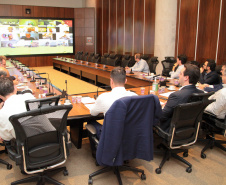 O governador Carlos Massa Ratinho Junior participou nesta quarta-feira (8) de uma videoconferência com presidentes de entidades sindicais estaduais e nacionais. O encontro serviu para estreitar o diálogo com as lideranças dos trabalhadores e teve como objetivo primordial a defesa dos empregos diante dos reflexos econômicos gerados pela pandemia do novo coronavírus. Foto: Ari Dias/AEN