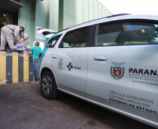 A Secretaria de Estado da Saúde iniciou nesta segunda-feira (13) o envio de mais 530 mil equipamentos de proteção individual (EPI’s) para as 22 Regionais de Saúde do Paraná. Os materiais incluem máscaras, luvas, tocas, aventais, óculos de proteção e álcool em gel.