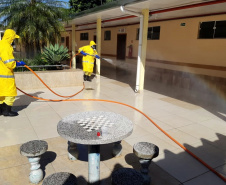 Desinfecção em asilos e hospitais combate coronavírus no Paraná. Foto: Sanrpar