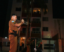 Curitiba, 30 de Abril de 2020. Banda da PMPR faz live pelas ruas da cidade - Soldado Ismael Ponchio.