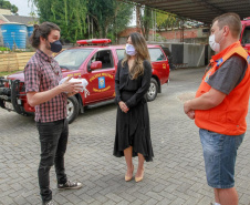 A primeira-dama Luciana Saito Massa, que preside o Conselho de Ação Solidária, participou da entrega das 4,6 mil máscaras, confeccionadas dos projetos Máscaras para Todos, Contagiando Sorrisos e Atitude 3D. Foto: Valdelino Pontes