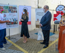 A primeira-dama Luciana Saito Massa, que preside o Conselho de Ação Solidária, participou da entrega das 4,6 mil máscaras, confeccionadas dos projetos Máscaras para Todos, Contagiando Sorrisos e Atitude 3D. Foto: Valdelino Pontes